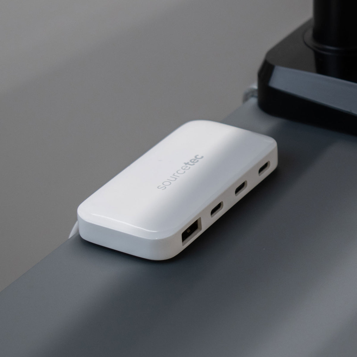 Gamma under desk power USB power 1 x USB A and 3 x USB C - white - view 2
